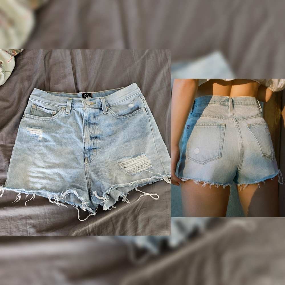 BDG Urban Outfitters Girlfriend High Rise Distressed Denim Shorts Light Wash 28